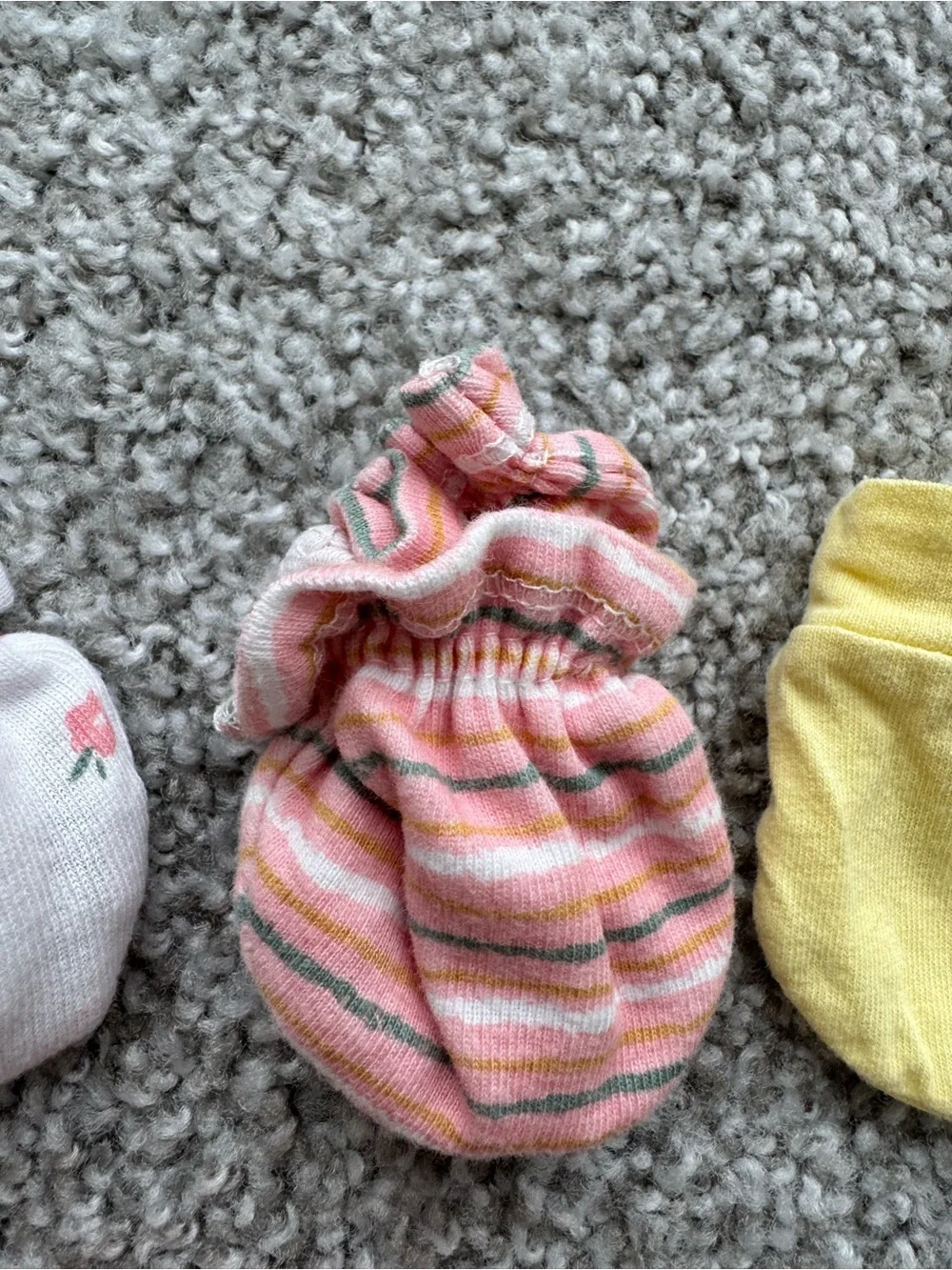✨Preemie Baby No-Scratch Hand-Mitts and Bow✨